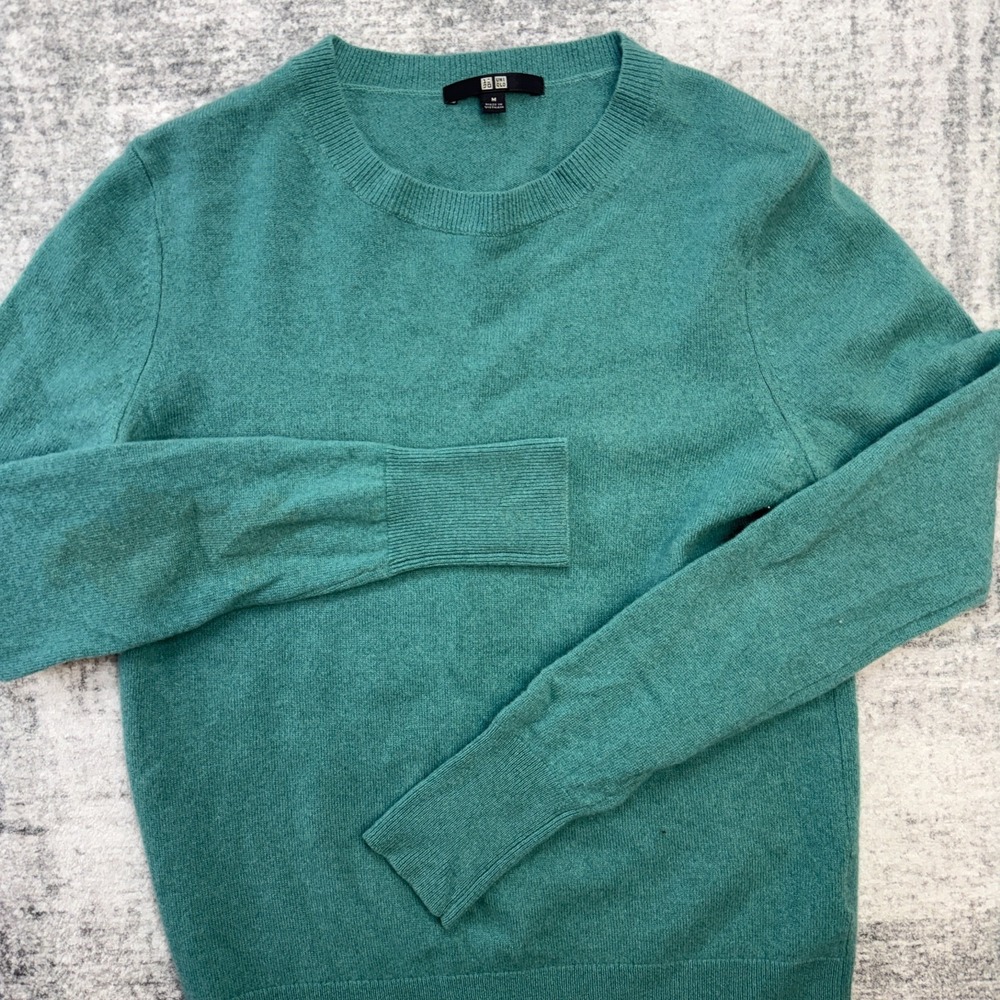 Uniqlo Cashmere Sweater Womens Medium Teal Green Lightweight Crewneck Minimal